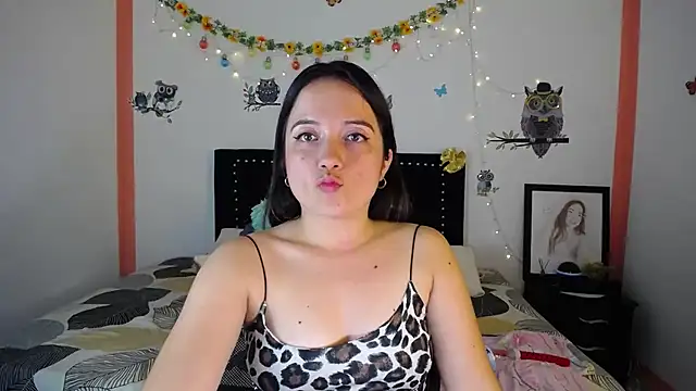 Snapshot of naughty_girl_4u chatting on 7, 12, 2024 naughty girl 4u online show from 7, 12, 2024