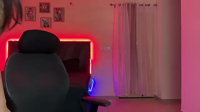 Hottie ishuu online show from 15, 4, 2026