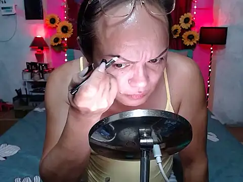 UrAsianPrincessDanie online show from 14, 4, 2026