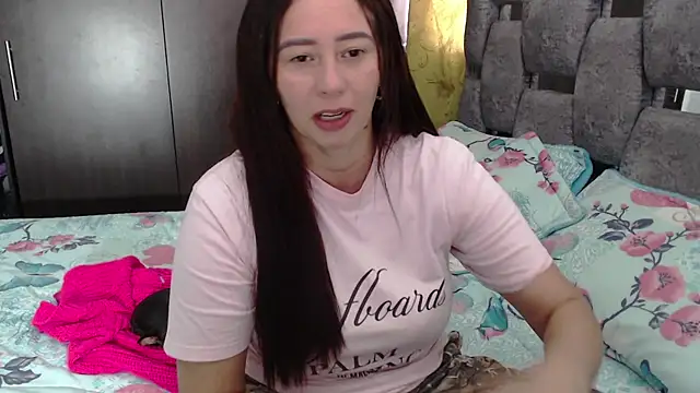 Snapshot of sara_hott_1 chatting on 8, 7, 2026 sara hott 1 online show from 8, 7, 2026