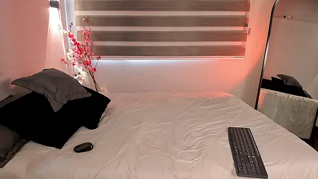 MERIDA TAYLOR online show from 13, 9, 2025