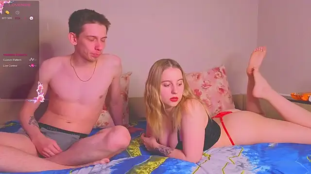 Snapshot of cuple_off chatting on 4, 12, 2025 cuple off online show from 4, 12, 2025