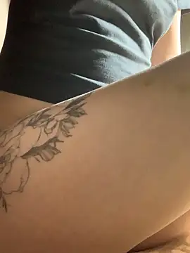 MiaBlossom online show from 4, 1, 2025