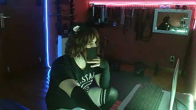 Ginny-the-bdsm-nympho online show from 26, 4, 2026