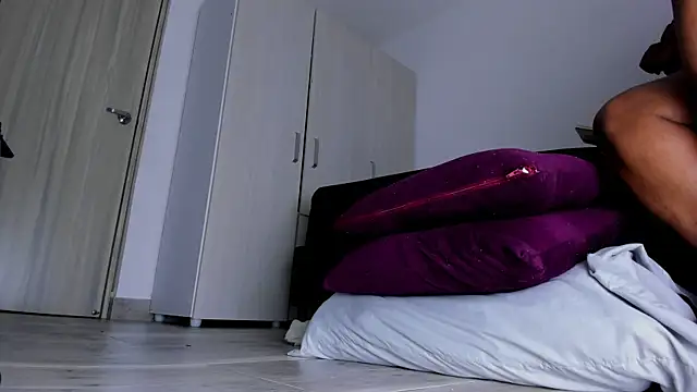 Skarleth69 online show from 22, 10, 2025