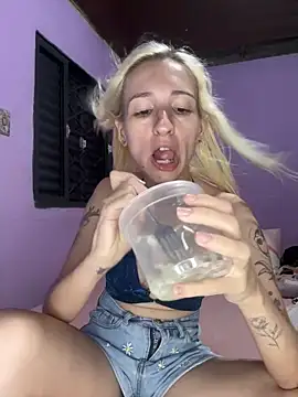 Snapshot of bunnydark00 chatting on 4, 3, 2025 bunnydark00 online show from 4, 3, 2025