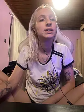 Snapshot of bunnydark00 chatting on 25, 10, 2025 bunnydark00 online show from 25, 10, 2025