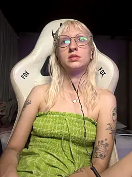 Snapshot of bunnydark00 chatting on 6, 11, 2025 bunnydark00 online show from 6, 11, 2025