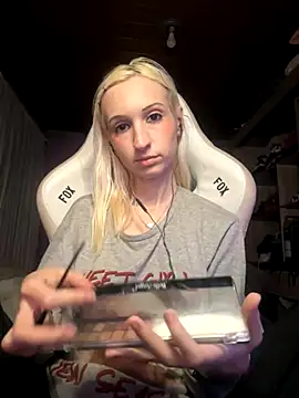 Snapshot of bunnydark00 chatting on 9, 11, 2025 bunnydark00 online show from 9, 11, 2025