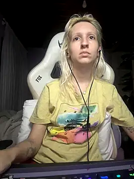 Snapshot of bunnydark00 chatting on 18, 11, 2025 bunnydark00 online show from 18, 11, 2025