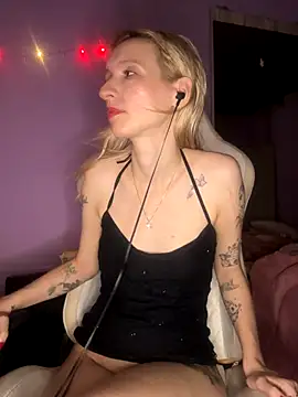 Snapshot of bunnydark00 chatting on 13, 12, 2025 bunnydark00 online show from 13, 12, 2025