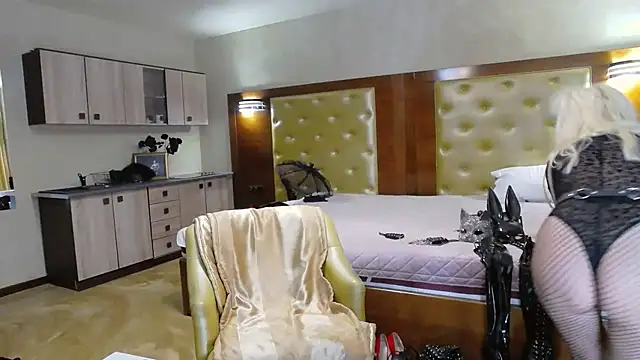 DomCaprisse online show from 8, 11, 2025