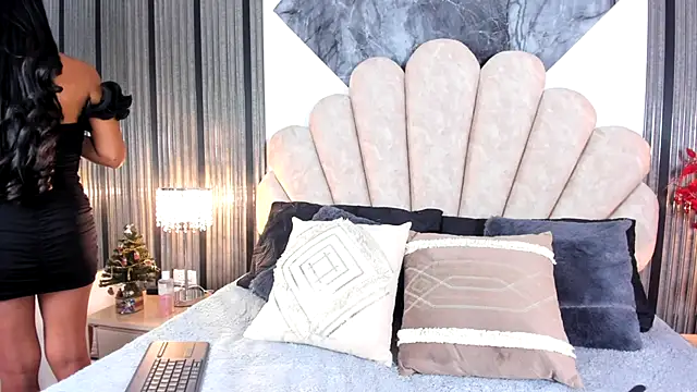 Naughty  Mom online show from 16, 12, 2025