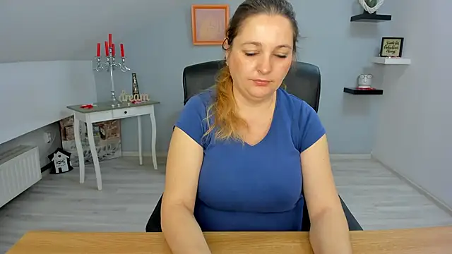 LollaGirl online show from 6, 3, 2025