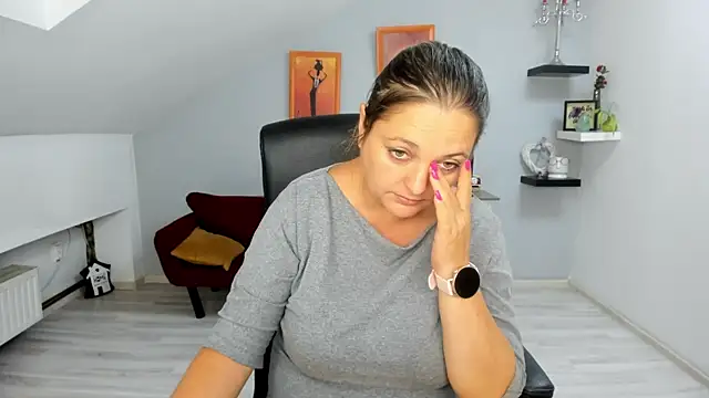 LollaGirl online show from 9, 9, 2025