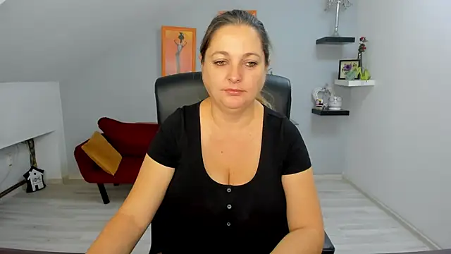 LollaGirl online show from 16, 10, 2025