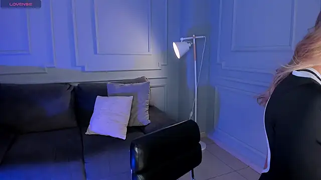 EveBensonX online show from 1, 12, 2025