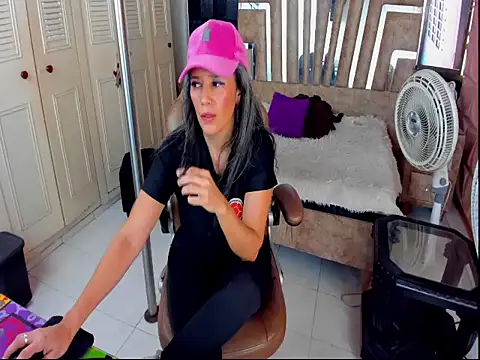 Snapshot of cute_sassy chatting on 9, 9, 2025 cute sassy online show from 9, 9, 2025