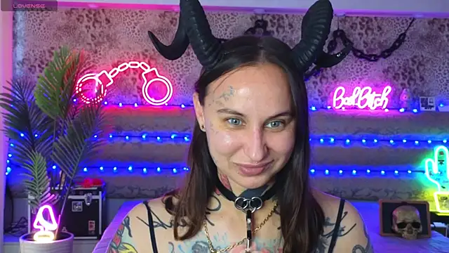 Snapshot of Cool_Freak_ chatting on 7, 6, 2026 Cool Freak online show from 7, 6, 2026