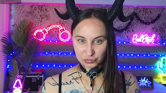 Cool Freak  online show from 17, 7, 2026