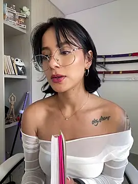 Snapshot of Ale_Lewis chatting on 2, 12, 2024 Ale Lewis online show from 2, 12, 2024