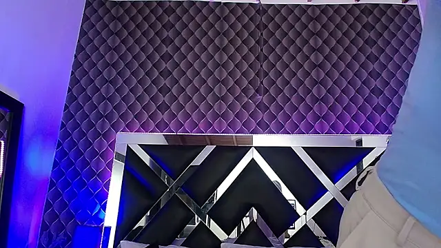 victoriaa lee  online show from 25, 10, 2025