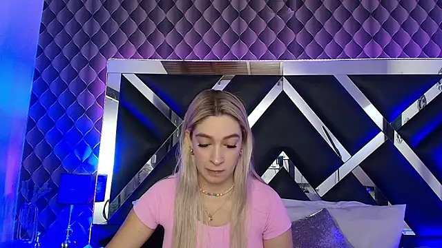 victoriaa lee  online show from 5, 11, 2025