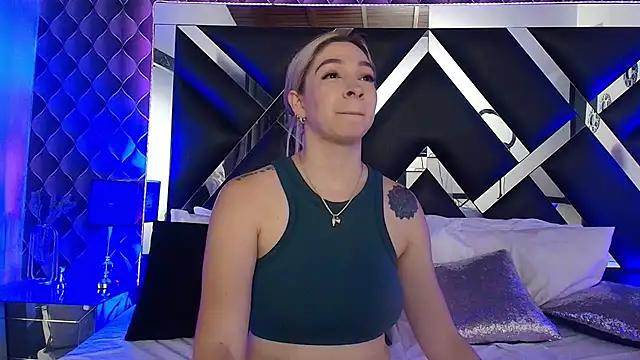 victoriaa lee  online show from 13, 11, 2025