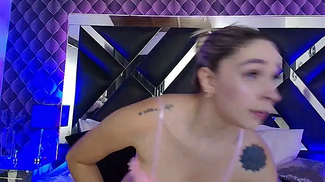 victoriaa lee  online show from 15, 11, 2025