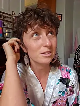 mossy kiss online show from 8, 10, 2025