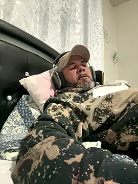 Snapshot of Cristian-Brayan chatting on 18, 10, 2025 Cristian-Brayan online show from 18, 10, 2025