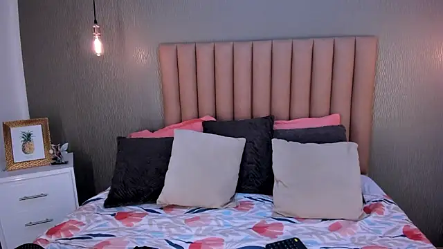 Alexa Thaylor  online show from 27, 1, 2025