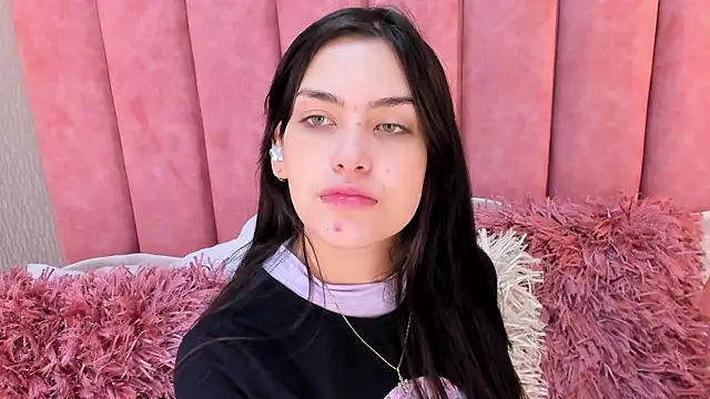 Alexa Thaylor  online show from 10, 10, 2025