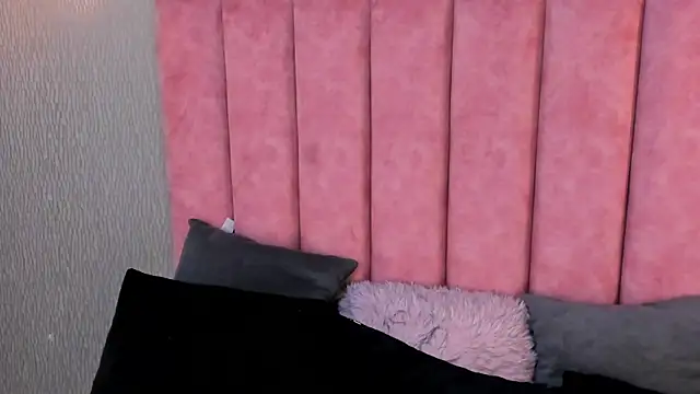 Alexa Thaylor  online show from 4, 11, 2025