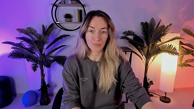 RebeccaMartinez online show from 4, 1, 2025