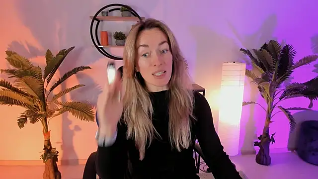 RebeccaMartinez online show from 31, 1, 2025