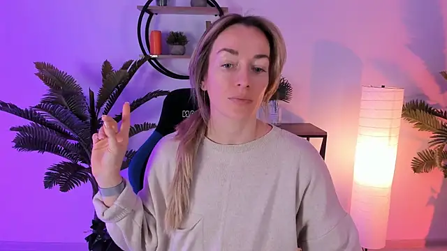 RebeccaMartinez online show from 7, 2, 2025