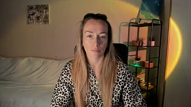 RebeccaMartinez online show from 27, 9, 2025