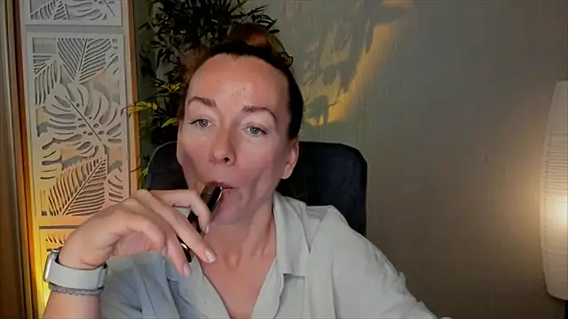Snapshot of RebeccaMartinez chatting on 5, 6, 2026 RebeccaMartinez online show from 5, 6, 2026