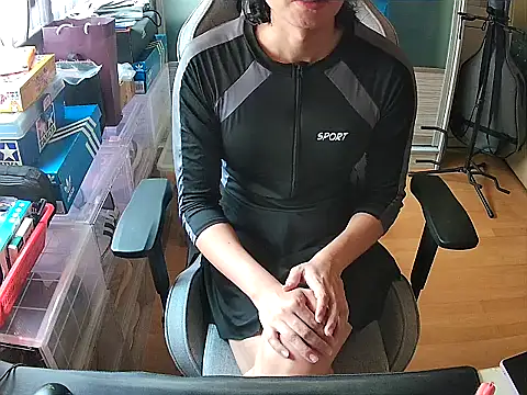 swimsuitloves online show from 23, 4, 2026