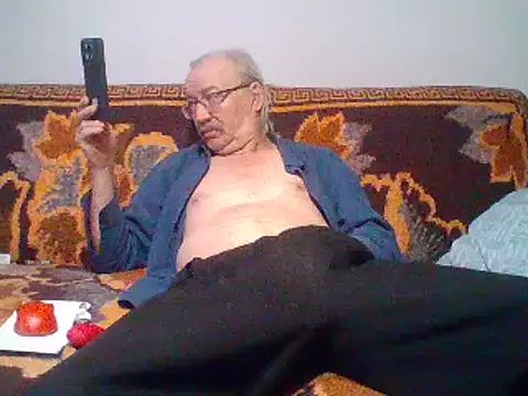Snapshot of cumloverboyxx69 chatting on 5, 2, 2025 cumloverboyxx69 online show from 5, 2, 2025