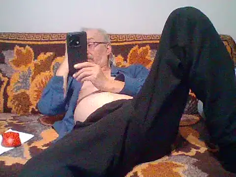 Snapshot of cumloverboyxx69 chatting on 5, 2, 2025 cumloverboyxx69 online show from 5, 2, 2025