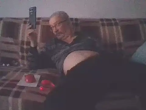 Snapshot of cumloverboyxx69 chatting on 10, 3, 2025 cumloverboyxx69 online show from 10, 3, 2025