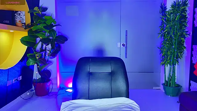 Snapshot of MalaikaBrown chatting on 17, 10, 2025 MalaikaBrown online show from 17, 10, 2025