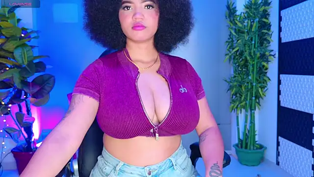 Snapshot of MalaikaBrown chatting on 27, 10, 2025 MalaikaBrown online show from 27, 10, 2025