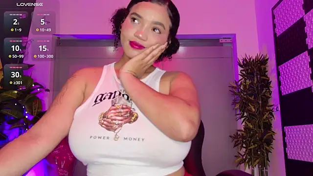 Snapshot of MalaikaBrown chatting on 18, 11, 2025 MalaikaBrown online show from 18, 11, 2025