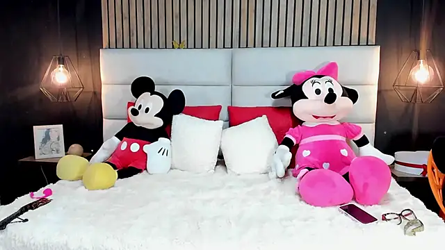 NiicolleMiller online show from 3, 3, 2025