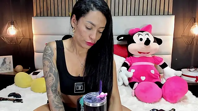 NiicolleMiller online show from 6, 3, 2025