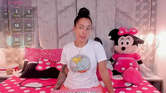 NiicolleMiller online show from 8, 10, 2025