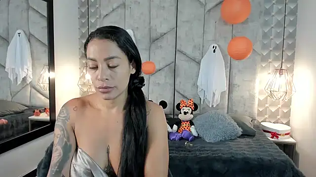 NiicolleMiller online show from 19, 10, 2025